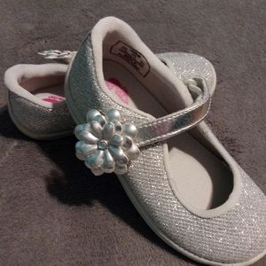 STRIDE RITE SIZE 5 (BABY) NEVER WORN